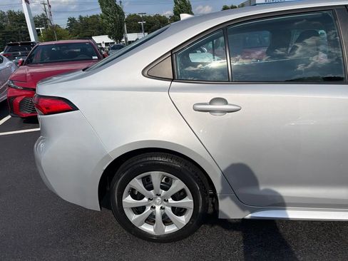 Used 2020 Toyota Corolla LE FWD image 4