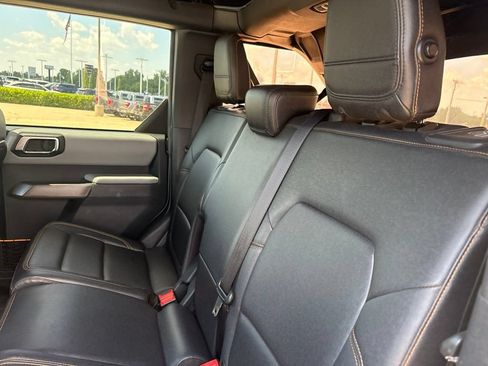 Used 2021 Ford Bronco Badlands w/ Sasquatch Package AWD/4WD image 10