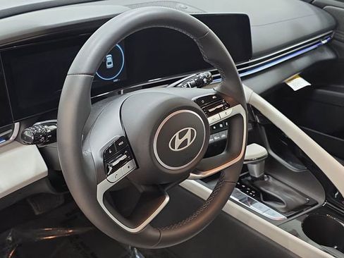 Used 2024 Hyundai Elantra Limited image 14