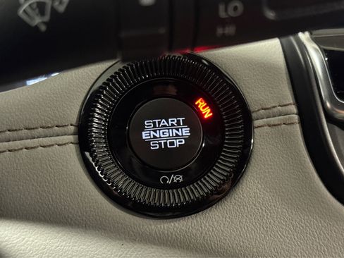 Used 2025 Jeep Compass Limited AWD/4WD image 33