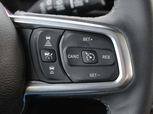 Used 2025 Jeep Wrangler Unlimited Sahara image 27