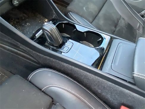 Used 2022 Volvo XC40 P8 Recharge Plus image 11