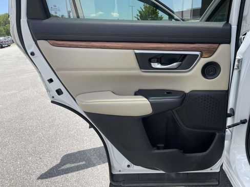 Used 2020 Honda CR-V Touring image 2