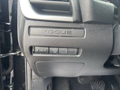 Used 2024 Nissan Rogue S image 11