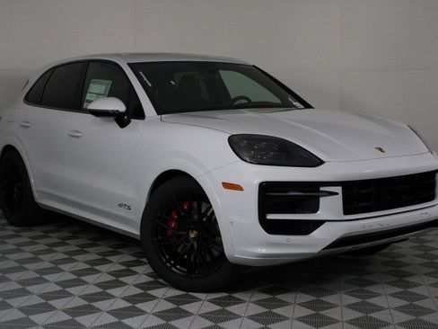 New 2026 Porsche Cayenne GTS image 9