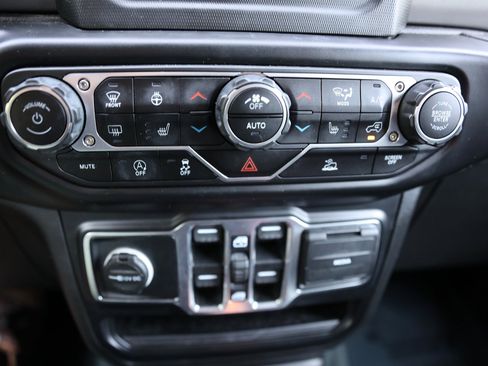 Used 2022 Jeep Wrangler Unlimited Sport image 25