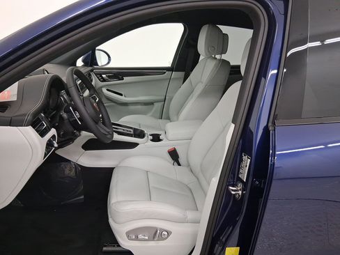 New 2026 Porsche Macan image 5
