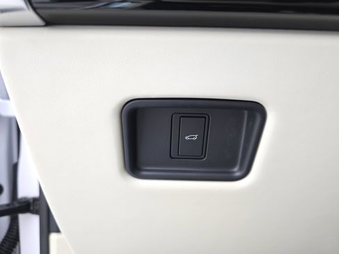 New 2026 Land Rover Range Rover SE image 26