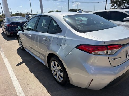 Used 2025 Toyota Corolla LE FWD image 5