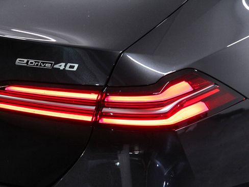 New 2026 BMW i5 eDrive40 w/ Premium Package image 7