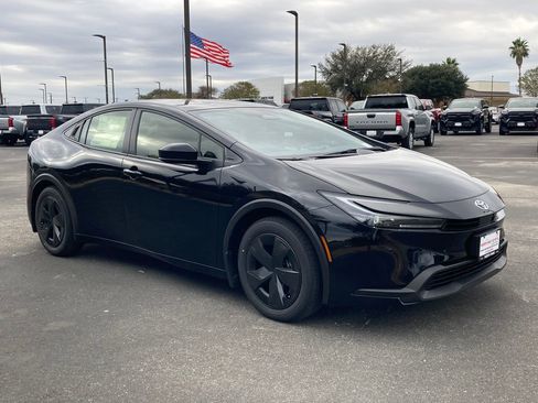 New 2026 Toyota Prius LE image 3