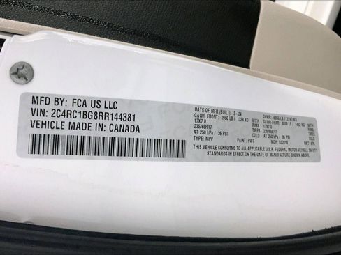 Used 2024 Chrysler Pacifica Touring-L FWD image 31