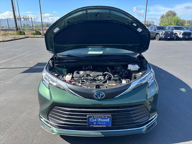 Certified 2021 Toyota Sienna XLE FWD image 4