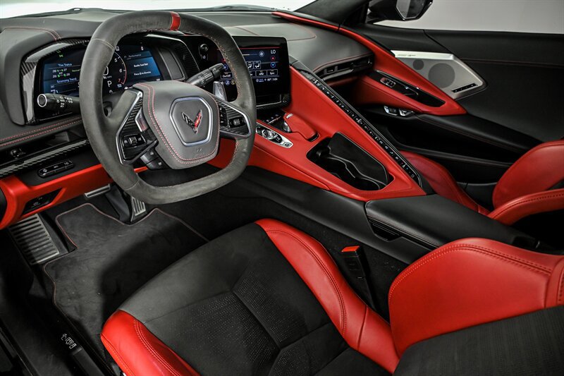 Used 2021 Chevrolet Corvette Stingray Premium Cpe w/ Z51 Performance Package RWD image 17