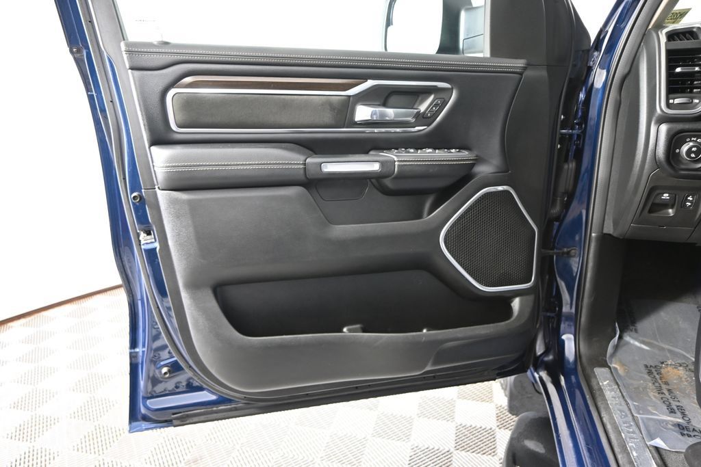 Used 2022 RAM 1500 Laramie AWD/4WD image 19