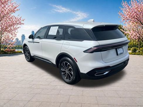 Used 2024 Lincoln Nautilus Premier AWD/4WD image 4