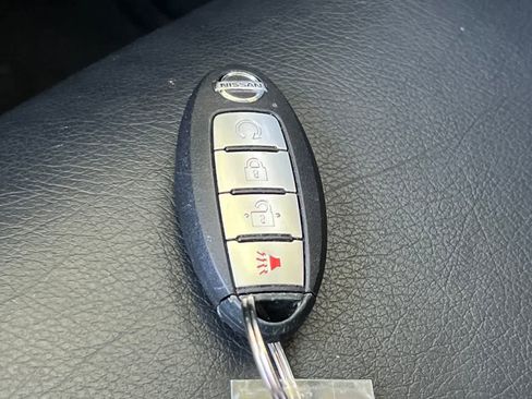 Used 2021 Nissan Rogue SV AWD/4WD image 28