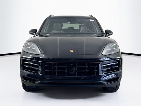 Used 2024 Porsche Cayenne AWD/4WD image 2