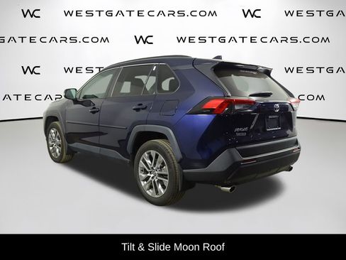 Used 2022 Toyota RAV4 XLE Premium image 5