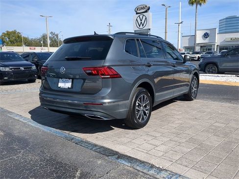 Certified 2020 Volkswagen Tiguan SE w/ Panoramic Sunroof Package image 4