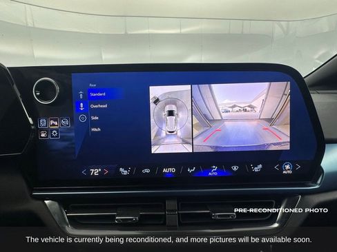 Used 2025 Chevrolet Equinox EV LT w/ Convenience Package image 17