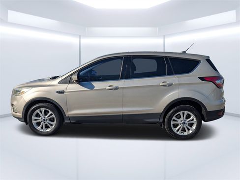 Used 2017 Ford Escape SE image 6
