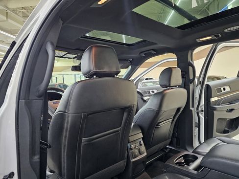 Used 2017 Ford Explorer Limited image 28