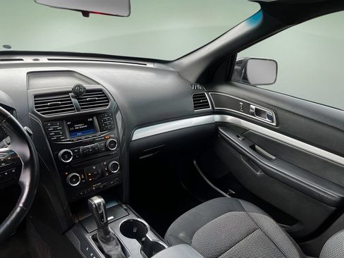 Used 2017 Ford Explorer XLT AWD/4WD image 29