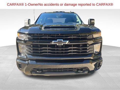 Used 2024 Chevrolet Silverado 2500 Custom w/ Custom Value Package image 10