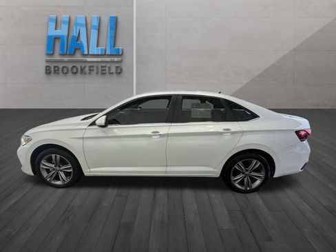 Certified 2023 Volkswagen Jetta SE w/ Panoramic Sunroof Package image 3