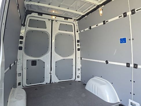 Used 2024 Mercedes-Benz Sprinter 2500 image 14