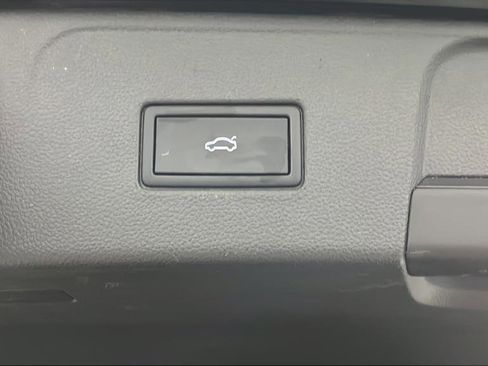 Used 2021 Volkswagen Atlas SEL Premium image 33