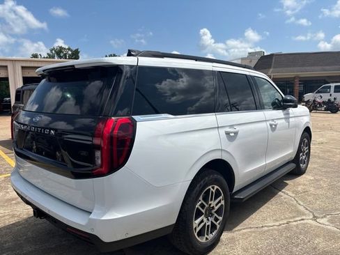 Certified 2025 Ford Expedition Active AWD/4WD image 2