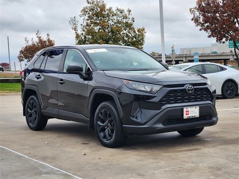 Used 2022 Toyota RAV4 LE image 2