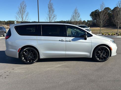 New 2026 Chrysler Pacifica Select w/ S Appearance Package FWD image 10