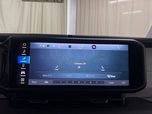 Used 2025 Jeep Wrangler Sahara image 33