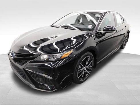 Used 2024 Toyota Camry SE image 12