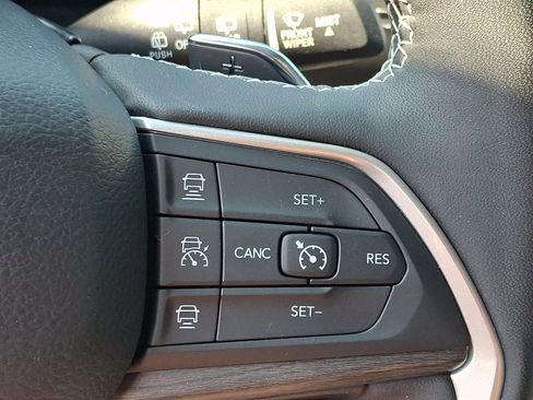 Used 2024 Jeep Grand Cherokee Limited w/ Luxury Tech Group II AWD/4WD image 25