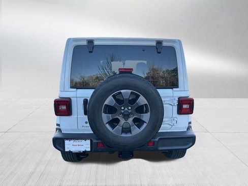 Used 2018 Jeep Wrangler Unlimited Sahara image 7