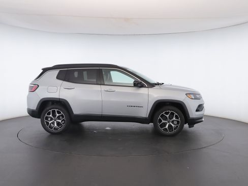Used 2026 Jeep Compass Limited image 28