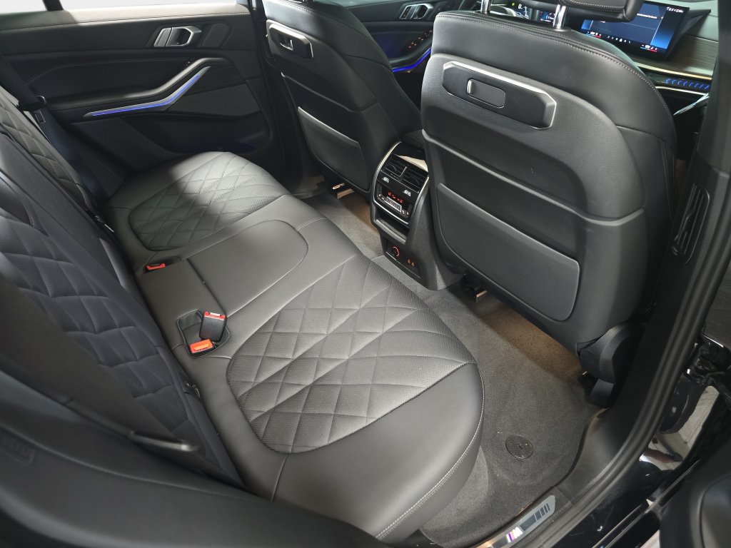 Used 2025 BMW X5 sDrive40i w/ M Sport Package RWD image 16