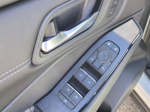 Used 2025 Nissan Rogue SL w/ Tech Package AWD/4WD image 14