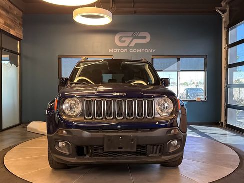 Used 2018 Jeep Renegade Latitude AWD/4WD image 8