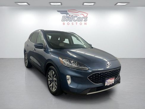 Used 2020 Ford Escape Titanium w/ Titanium Premium Package 2.0 AWD/4WD image 3