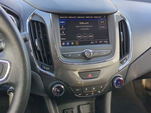 Used 2019 Chevrolet Cruze LT image 30