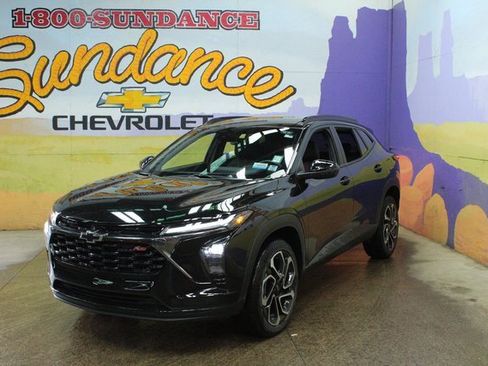 Used 2025 Chevrolet Trax RS image 2