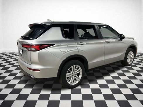 Used 2024 Mitsubishi Outlander ES image 8