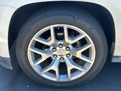 Used 2015 GMC Yukon XL Denali w/ Premium Package AWD/4WD image 21