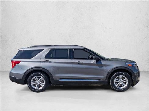 Certified 2023 Ford Explorer XLT image 4