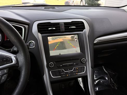 Used 2018 Ford Fusion SE w/ Equipment Group 602A FWD image 32